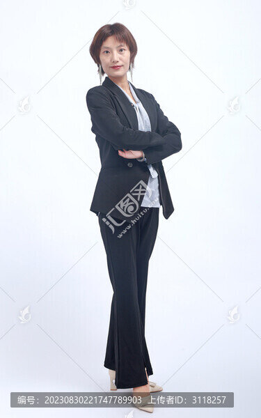 穿著西裝的中年女性商務(wù)形象