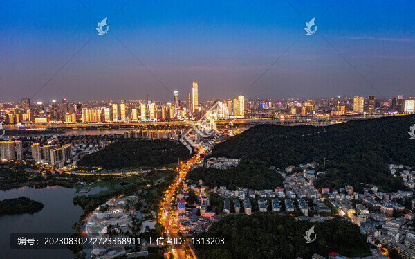 航拍湖南長沙岳麓區(qū)城市夜景
