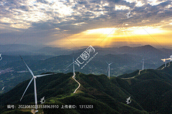 航拍湖南長(zhǎng)沙寧鄉(xiāng)古山峰風(fēng)電場(chǎng)