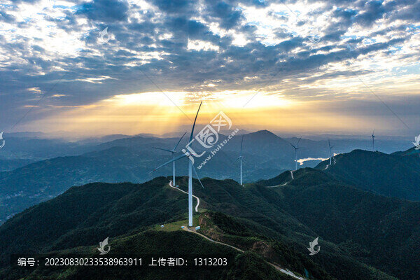 航拍湖南長沙寧鄉(xiāng)古山峰風(fēng)電場