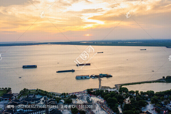 航拍湖南岳陽(yáng)洞庭湖日落景觀