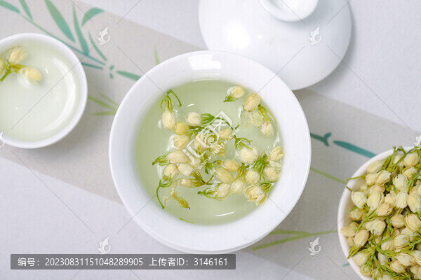 茶杯里的茉莉花茶