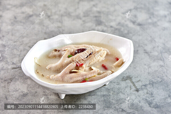 滋補(bǔ)藥膳雞腳