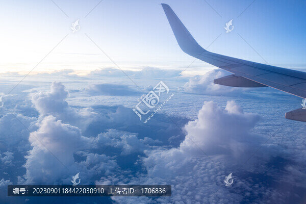 飛機(jī)上看云海
