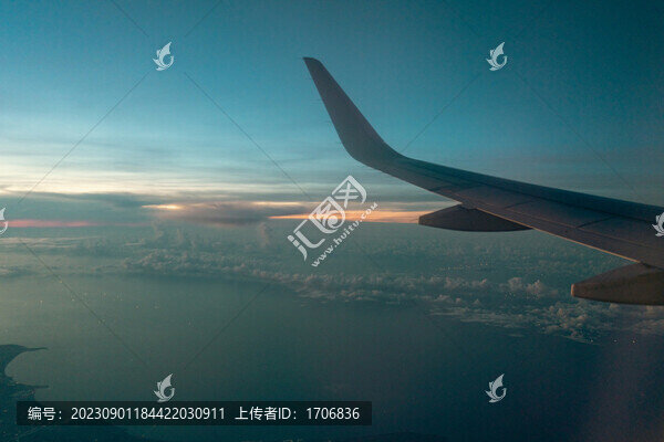 飛機上看天空