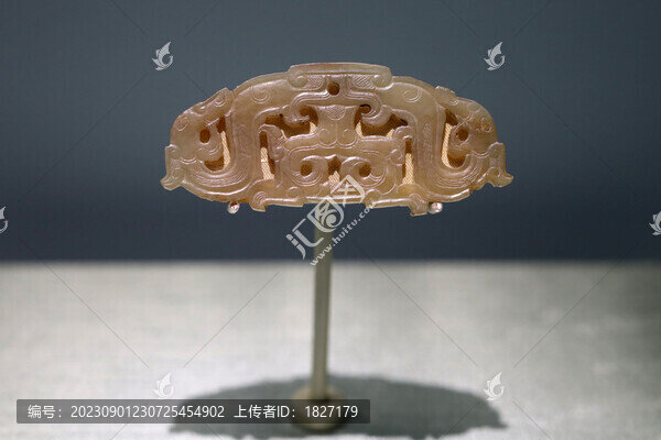 雙龍形佩