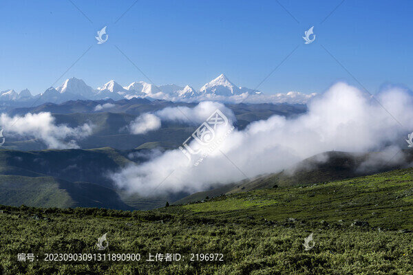 貢嘎雪山風光
