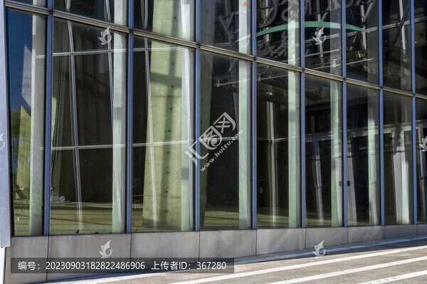 現(xiàn)代建筑落地玻璃窗