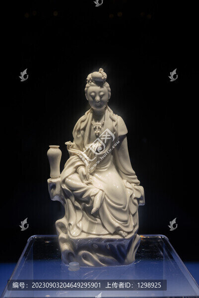 白釉觀音雕塑