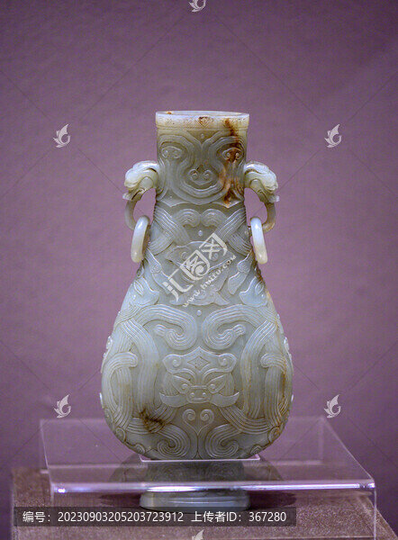 古代精美玉雕花瓶