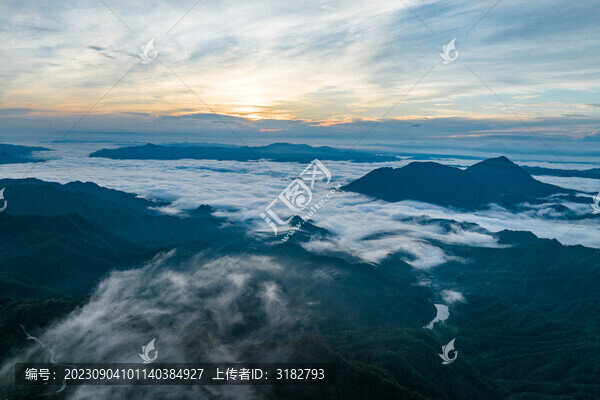 廣西岑溪市天龍頂日出霧海奇觀