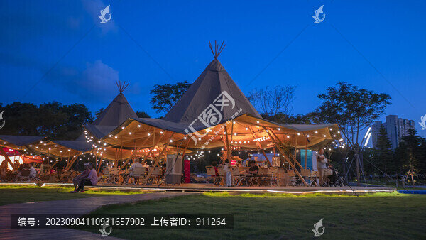 露營活動(dòng)戶外大帳篷