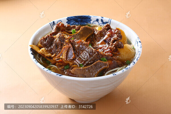 鹵大排粉干