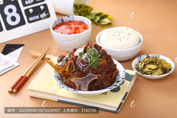 鹵牛排套餐