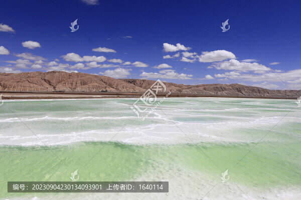茫崖翡翠湖