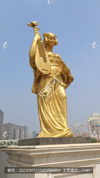 古典女雕塑
