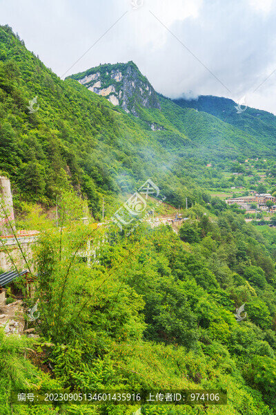 西藏林芝察瓦隆鄉(xiāng)高原山脈美景
