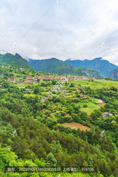西藏林芝察瓦隆鄉(xiāng)高原山脈美景