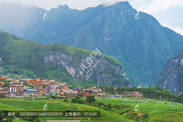 西藏林芝察瓦隆乡高原山脉美景