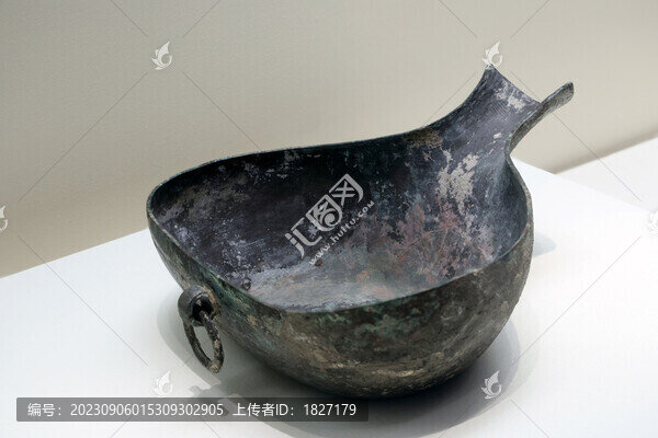 針刻人物樓閣青銅匜