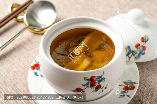 羊肚菌燉花膠湯