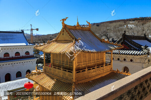 五臺(tái)山顯通寺萬(wàn)佛殿銅殿