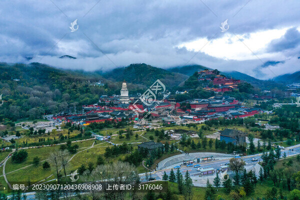 五臺山臺懷鎮(zhèn)大白塔古建寺廟