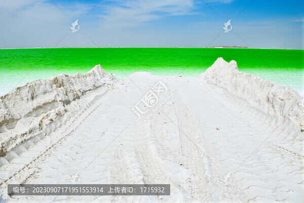 察爾汗鹽湖