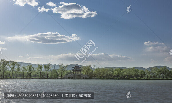 頤和園西堤藍(lán)天白云