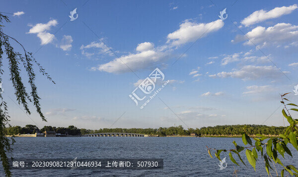 頤和園昆明湖藍天白云