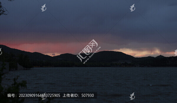 頤和園昆明湖傍晚景色