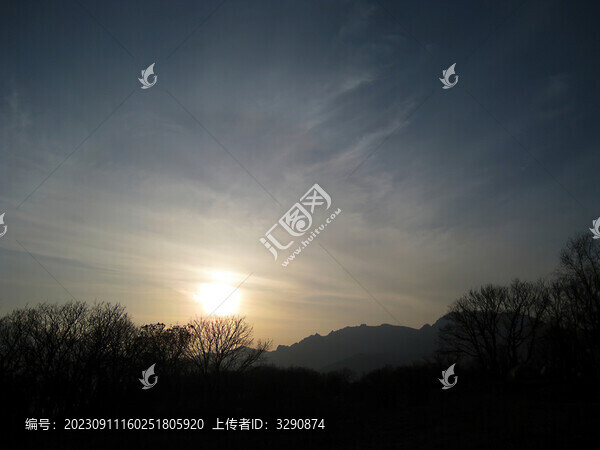 山中的日落