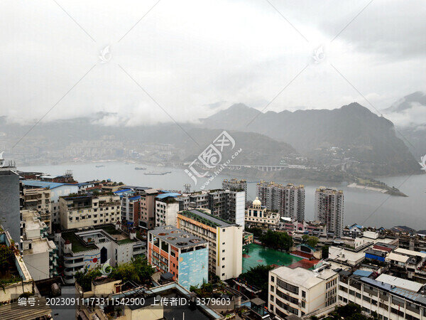 雨后大霧