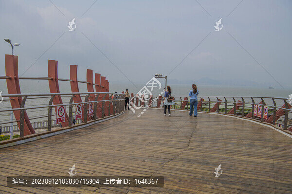 廈門環(huán)島南路空中步道與大海