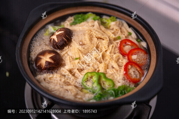 羊肚絲砂鍋燉菜