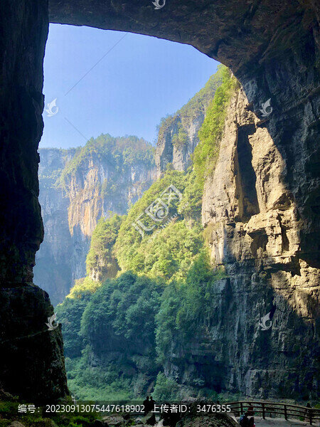 山洞