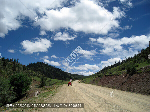 山下的土路