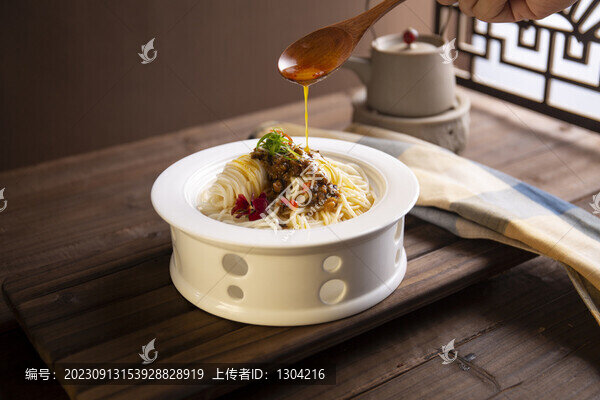 野生菌菇醬拌面