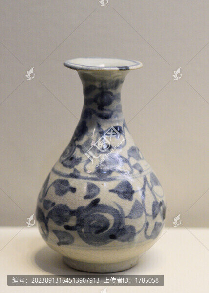 青花纏枝花卉紋玉壺春瓶