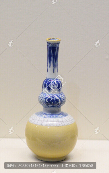 青花黃釉仿哥釉葫蘆形長頸瓶