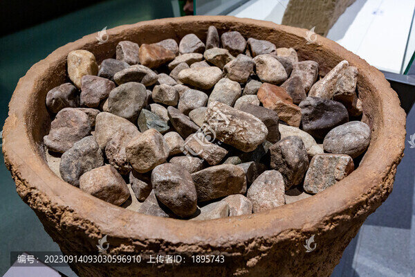 草原古代商隊(duì)野炊用的石烙灶