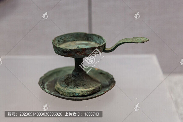 漢代銅燈盞