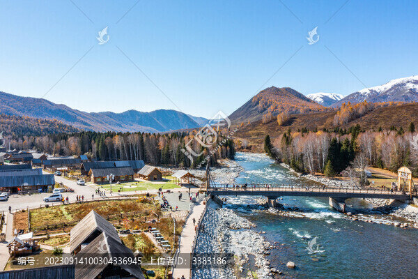 航拍新疆喀納斯風(fēng)景區(qū)禾木村莊