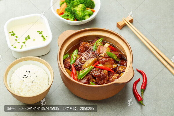 黃燜排骨煲