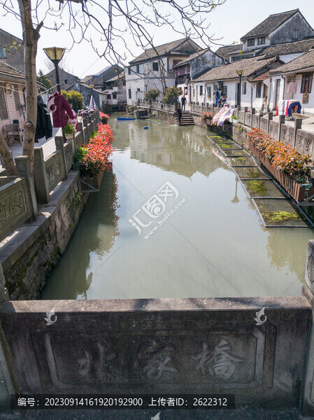 江南傍河民居