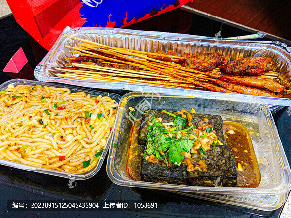 燒烤炸串炒粉臭豆腐