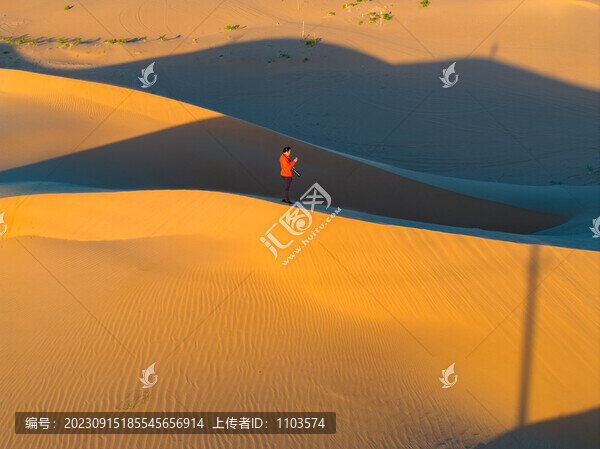 騰格里沙漠陽(yáng)光沙海露營(yíng)地