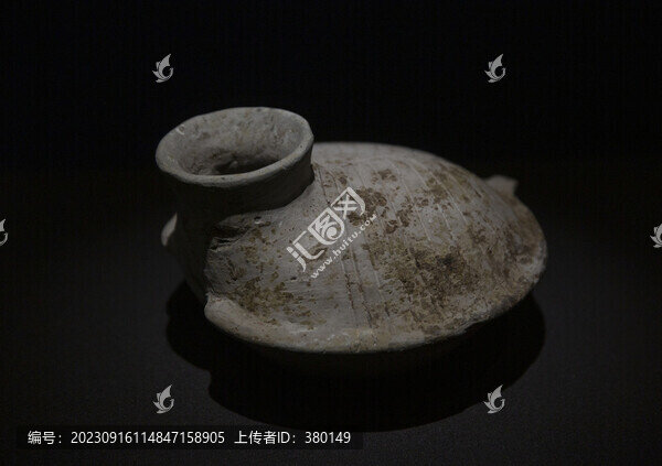 扁腹陶壺