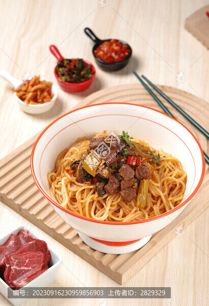 酸菜牛肉鹵粉