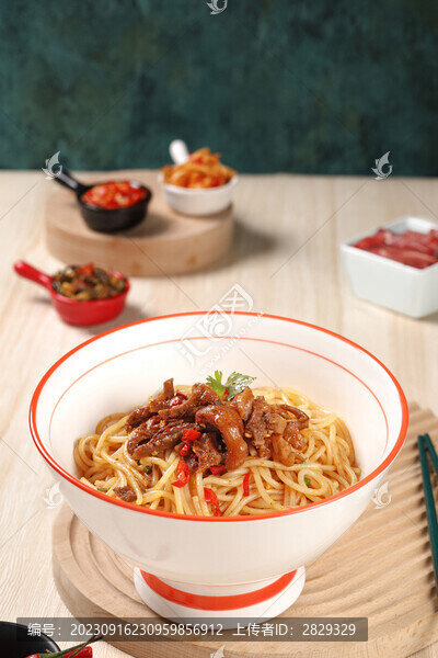 牛肉鹵粉
